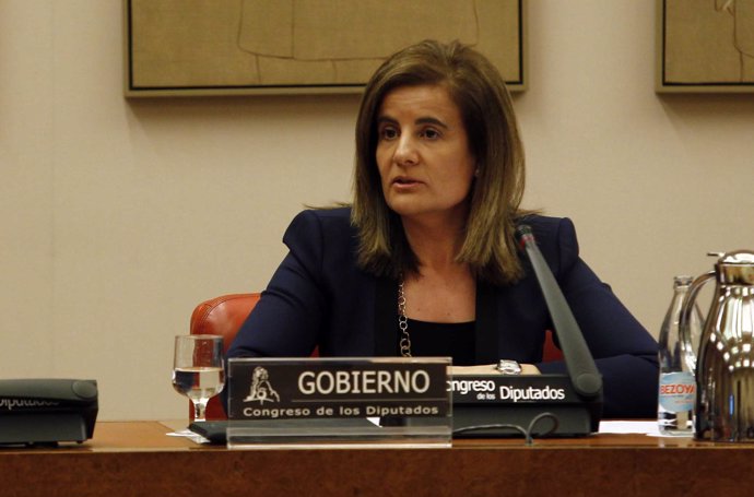 La Ministra De Empleo Y Seguridad Social, Fátima Báñez, En El Congreso