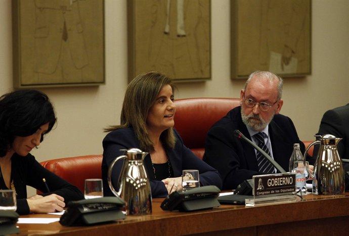 La Ministra De Empleo Y Seguridad Social, Fátima Báñez, En El Congreso