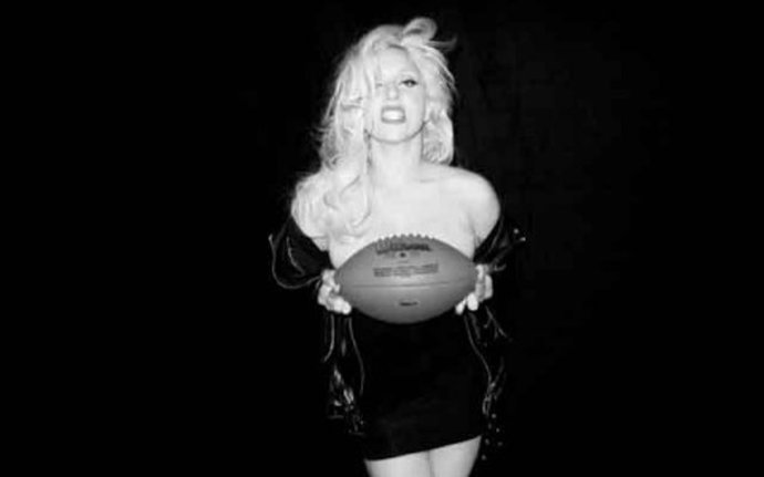Lady Gaga Posando