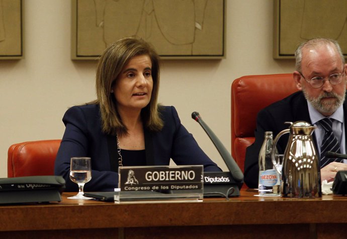 La Ministra De Empleo Y Seguridad Social, Fátima Báñez, En El Congreso