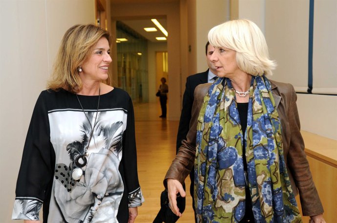 Botella Con Teófila Martínez