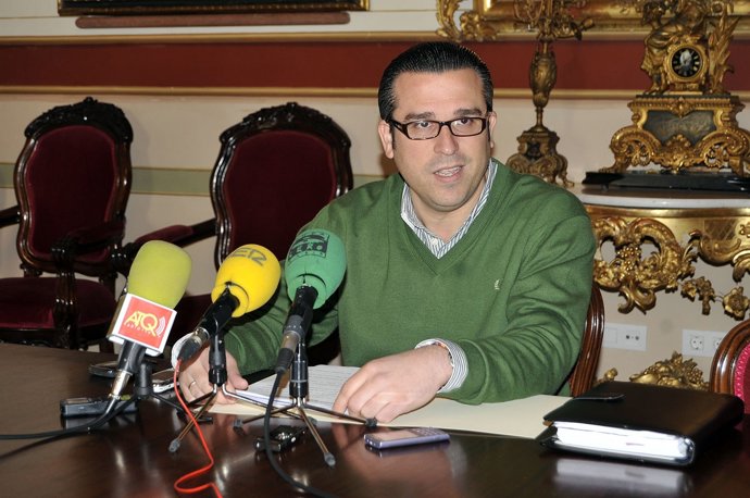 El Concejal Delegado De Medio Ambiente, En Rueda De Prensa