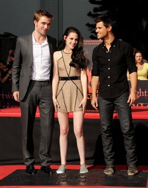 Robert Pattinson, Kristen Stewart Y Taylor Lautner Posando Juntos 