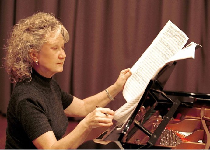 Ángeles López Artiga  Interpretarán Obras De Dvorák En El Palau