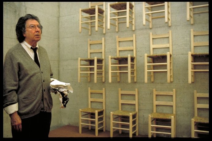 Tapies En La Sala De Reflexió