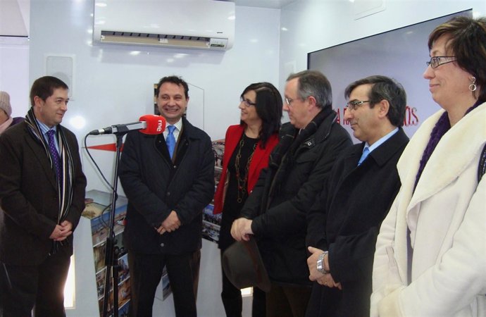 Autoridades Y Responsables De RNE Inauguran La Exposición