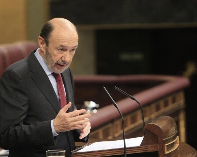 Rubalcaba: "El pacto fiscal europeo es ajuste" 