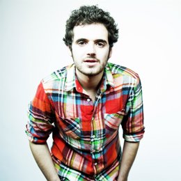 El Cantante Willy Naves