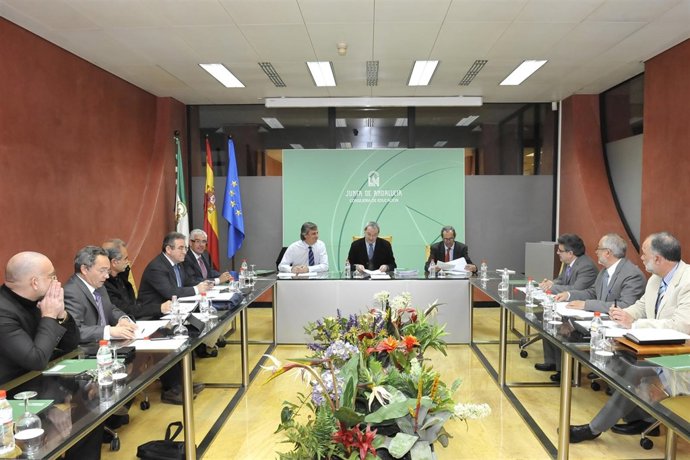 Reunión Del Consejero De Educación Con 8 Decanos De Facultades De Educación 