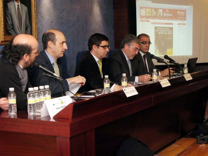 Reyes (C) En La Bienvenida A Responsables De Empresas Extranjeras.