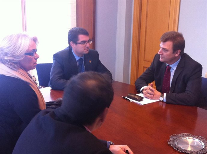 Bretón Con Alcalde De Torrecilla