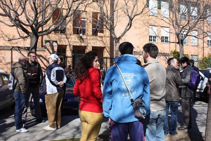 Opositores Concentrados En Sevilla