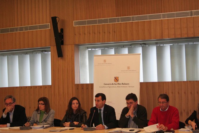 Company En Reunión Con Pescadores