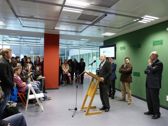 El Rector Da La Bienvenida A Los Erasmus