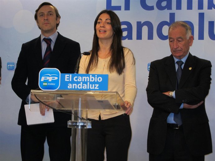 Rosario Soto, En Rueda De Prensa En Almería Junto A Hernando Y Amat