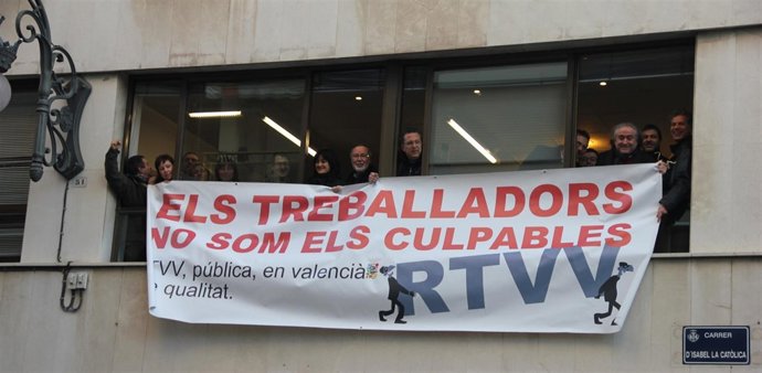 Pancarta Colgada Por El Comité De Empresa En Sede Del Consejo De Administración