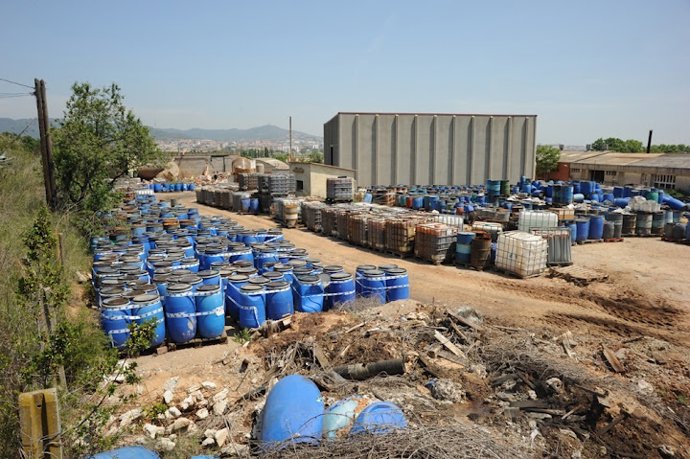 Residuos Químicos Abandonados En Santa Coloma De Cervelló