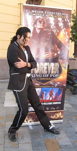 Fran Jackson Interpreta Al Michael Jackson En 'Forever King Of Pop'