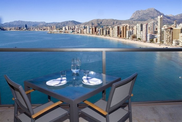 Imagen De La Fachada Marítima De Benidorm