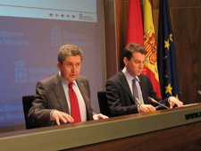 Álvaro Miranda Y Juan Franco, En Rueda De Prensa En La Sede Del Gobierno.