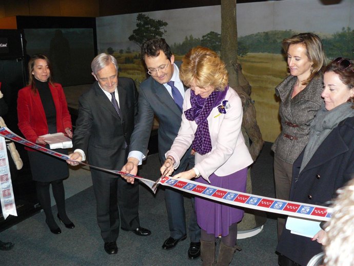 Aguirre Y Gómez Durante La Inauguración De La Muestra