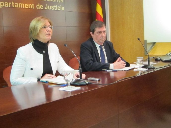 Pilar F.Bozal (Conselleria De Justicia) Y R.Parés (Servicios Penitenciarios)