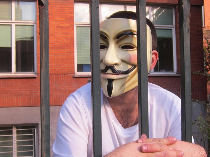 Indignado En La Ocupación De La Antigua Sede De Salud 