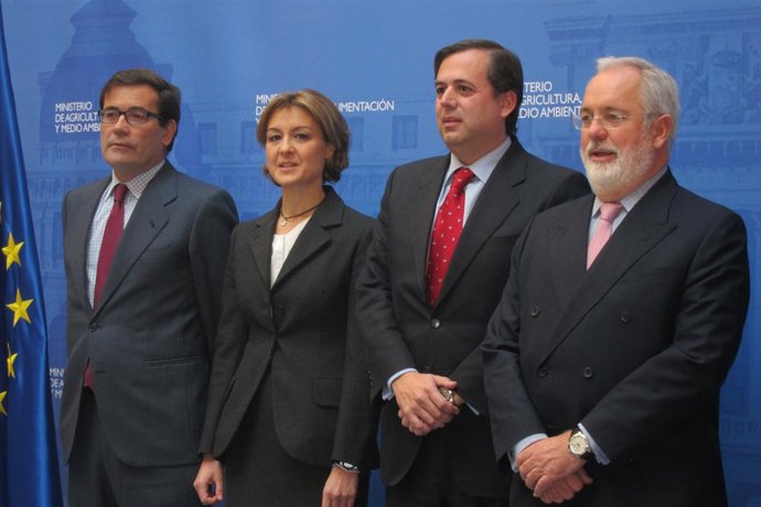 El Ministro Miguel Arias Cañete En La Toma De Posesión De Isabel García Tejerina