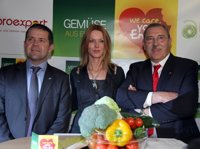 La actriz alemana Esther Schweins asegura que la industria agroalimentaria en España es "segura"