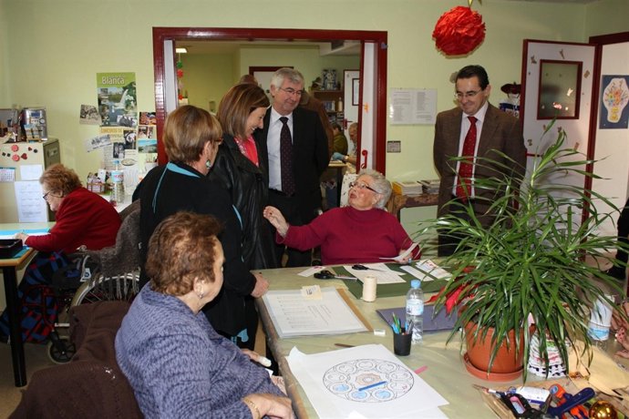 Palacios Visita El Centro De Mayores De San Basilio En Murcia