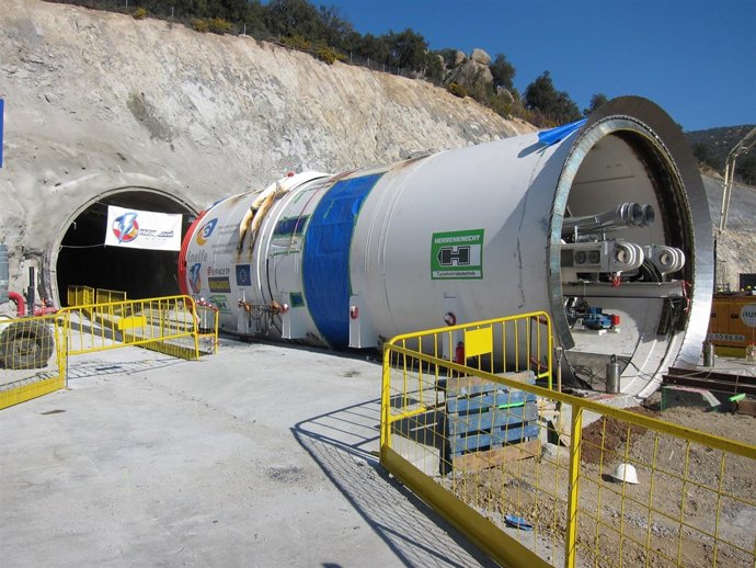 Túnel De La Interconexión Eléctrica Entre España Y Francia En La Jonquera