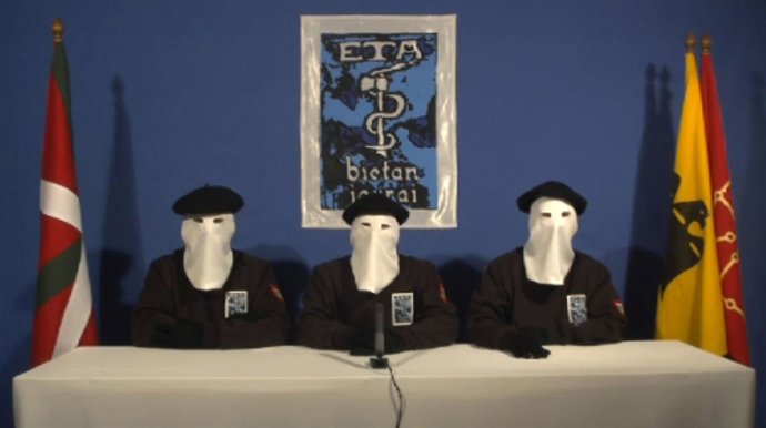 Etarras Anuncian Comunicado De ETA