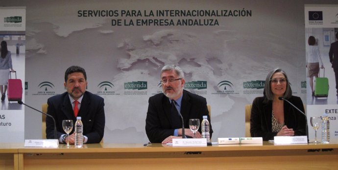Gaspar Llanes, Antonio Ávila Y Teresa Sáez, Hoy En Extenda.
