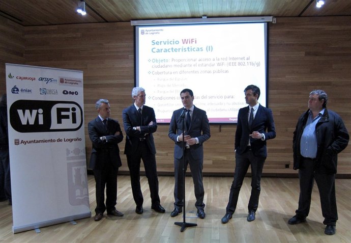 Momento De La Presentación De Nuevas Zonas Wifi