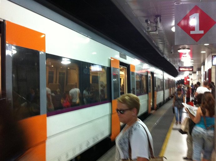 Cercanías En Barcelona En La  Estación De Plaza De Catalunya