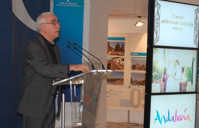 El Consejero De Turismo, Comercio Y Deporte, Luciano Alonso