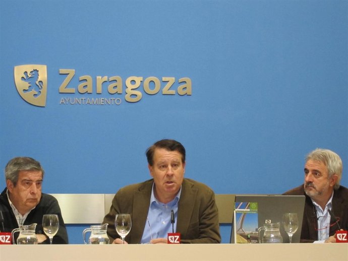 Jerónimo Blasco, En El Centro, Durante La Rueda De Prensa