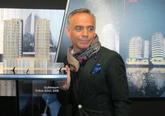 Joaquín Torres Posa En El IVAM