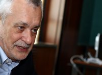 Griñán rechaza la reforma laboral porque "favorece la destrucción de empleo"