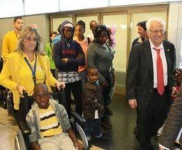 Padre Ángel Y Niños Haitianos