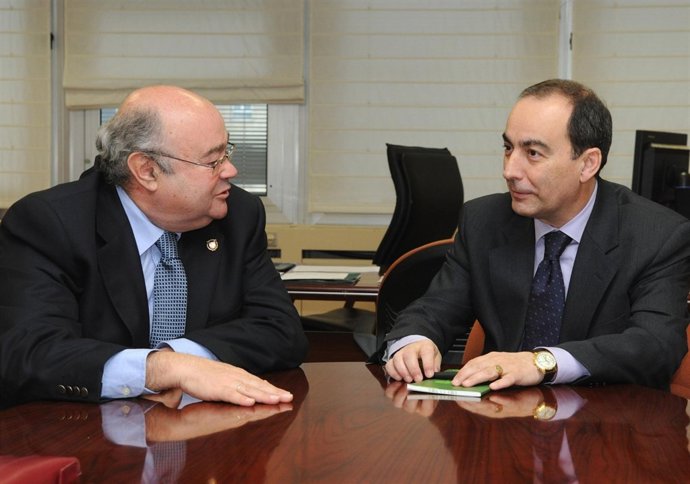 Candidato A Rector De La UC Gómez Sal Y El Rector De Educación Miguel A. Serna