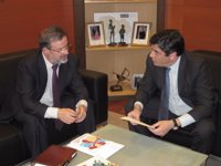 Echániz y De Lara acuerdan constituir una comisión de trabajo que estudie la gestión del psiquiátrico de Ciudad Real