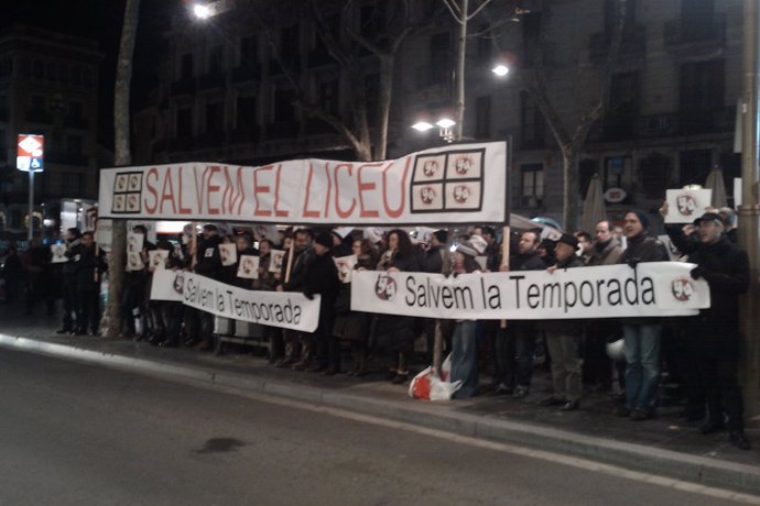 Trabajadores Se Concentran Contra Un ERE En El Liceu