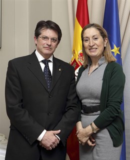 El Alcalde De Lorca Francisco Jódar Junto  A La Ministra De Fomento Ana Pastor