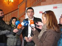 El PSOE-A ve "una tomadura de pelo" las listas del PP-A al presentar a alcaldes y "no asumir las reglas del juego"