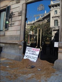 Protesta De Las Juventudes De UGT Catalunya Contra La Reforma Laboral