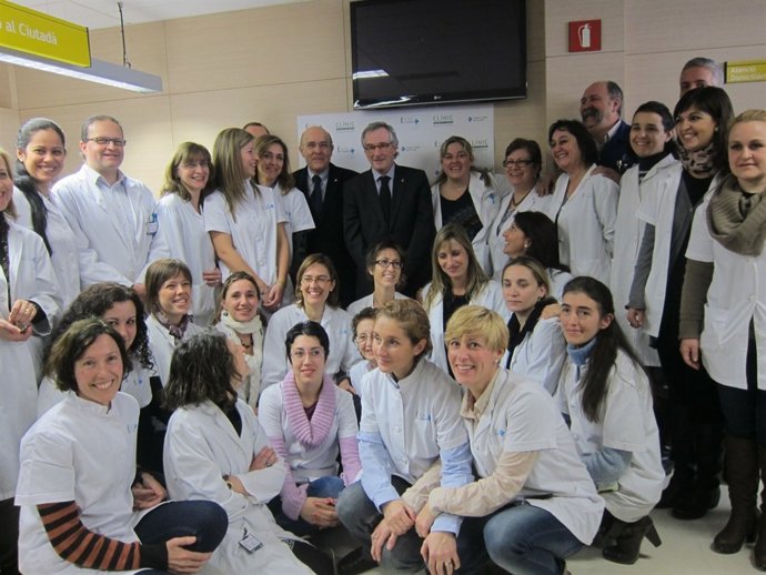 Xavier Trias Y Boi Ruiz Con Personal Del Ambulatorio De Comte De Borrell