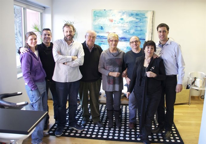 José Luis Cuerda Y Rosalía Mera Con El Equipo De Grabación