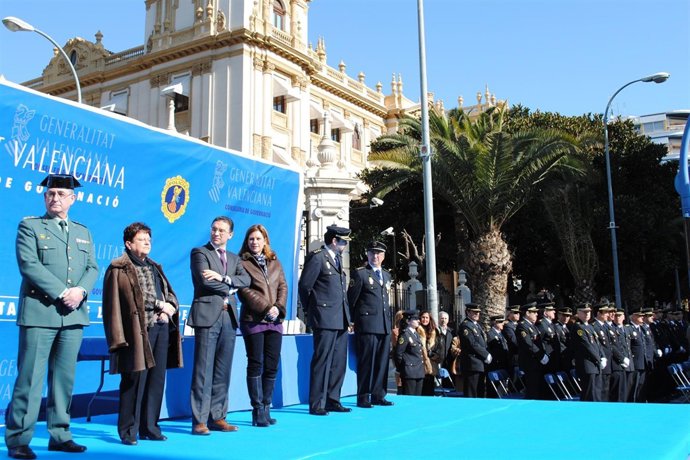 Luisa Pastor, Serafín Castellano Y Paula Sánchez De León En El Acto