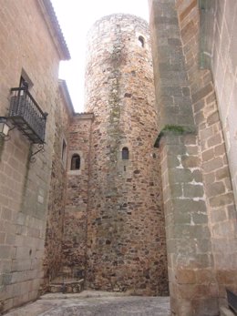 Torre Redonda Del Casco Antiguo De Cáceres